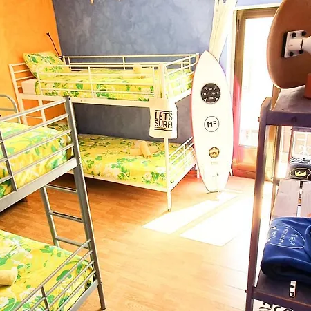 Surf Camp Hostel *