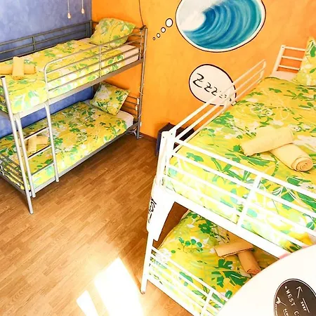 Surf Camp Hostel *